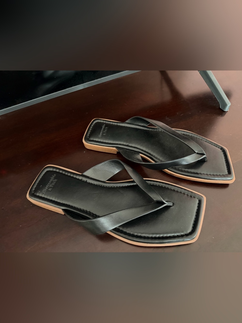 Black Square-Toe Flip Flop Sandals - Picture 2 of 4